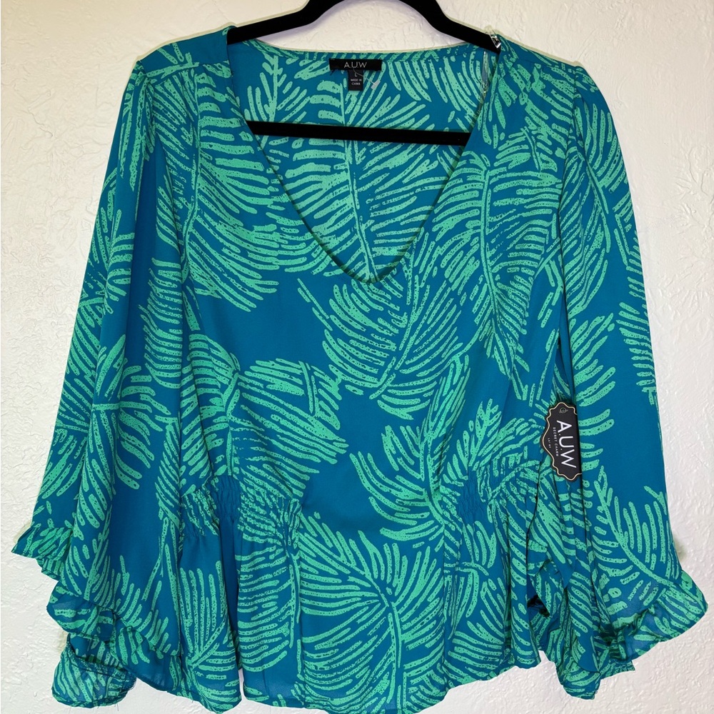 AUW Teal & Mint Leaf-Print V-Neck Blouse
